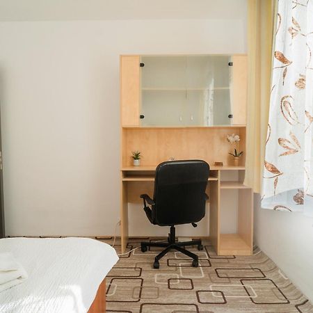 Rustic & Spacious 3Br Apartment Bukarest Eksteriør billede