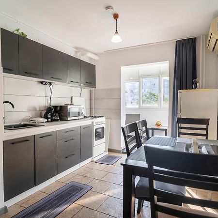 Rustic & Spacious 3Br Apartment Bukarest Eksteriør billede