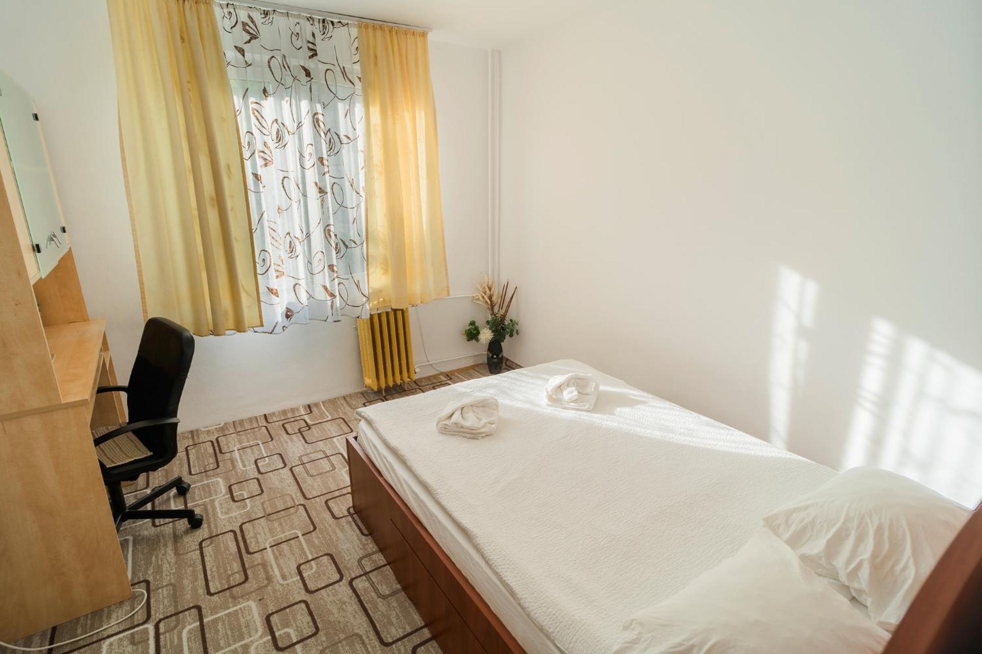 Rustic & Spacious 3Br Apartment Bukarest Eksteriør billede