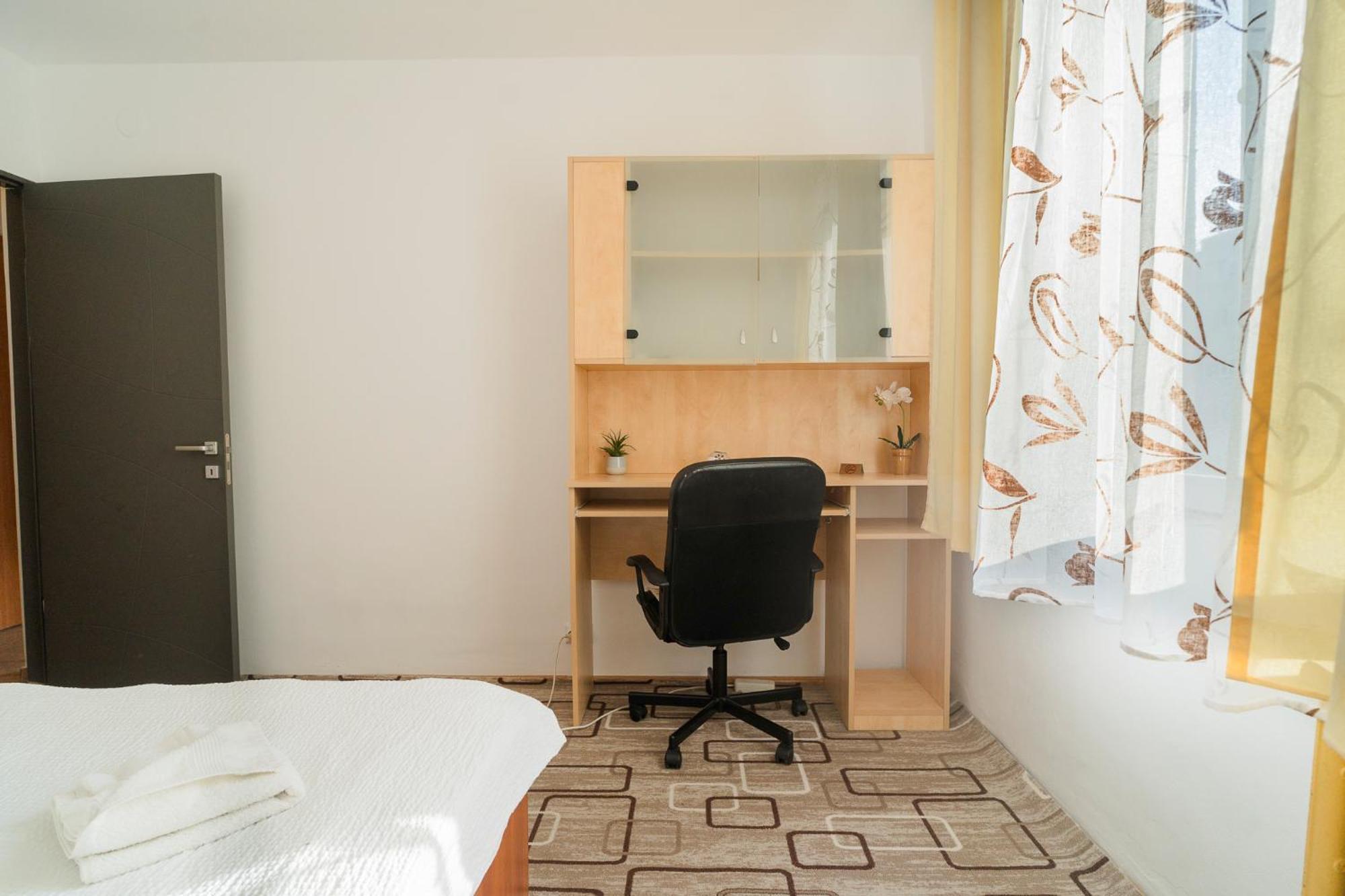 Rustic & Spacious 3Br Apartment Bukarest Eksteriør billede