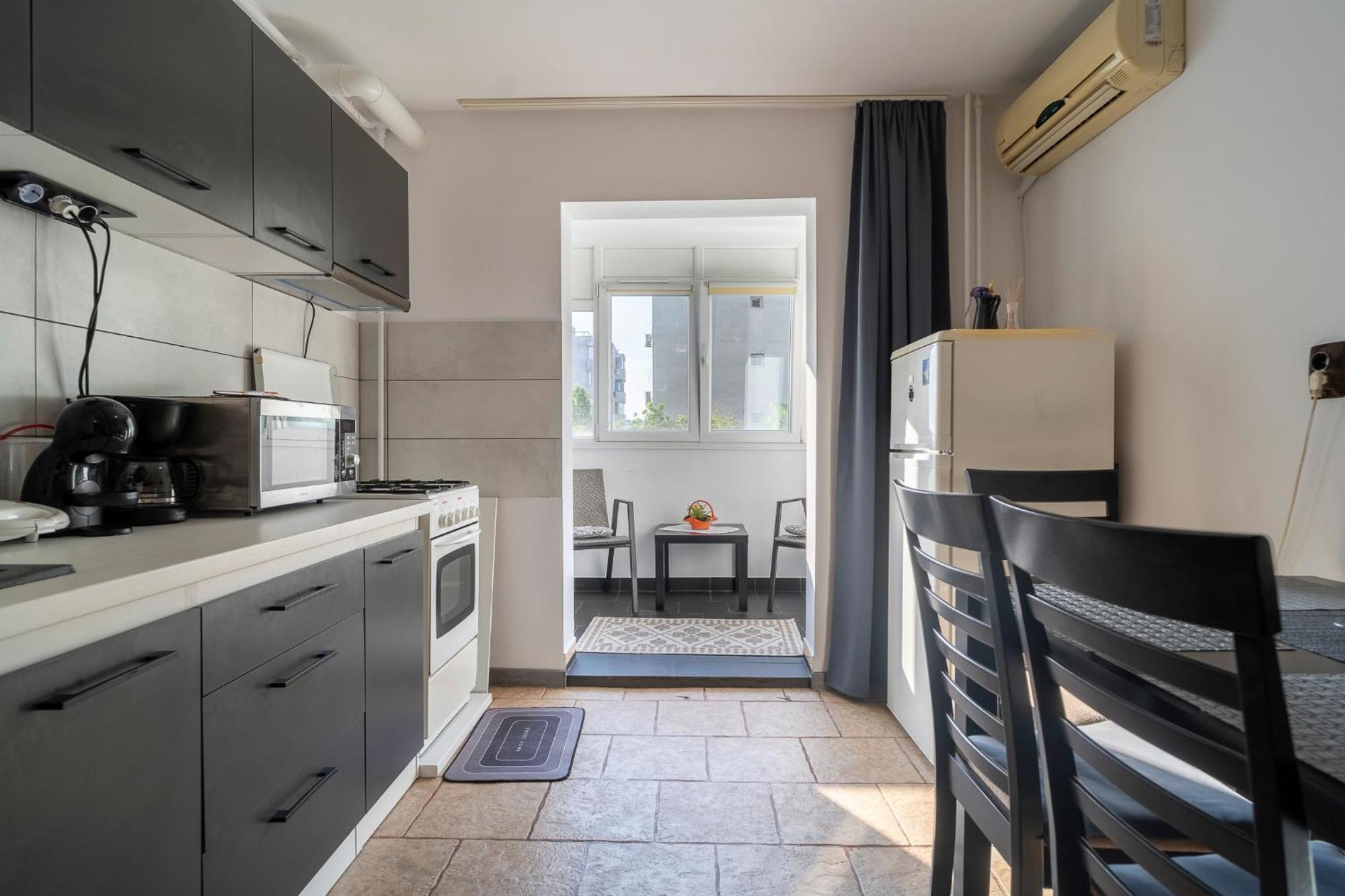 Rustic & Spacious 3Br Apartment Bukarest Eksteriør billede