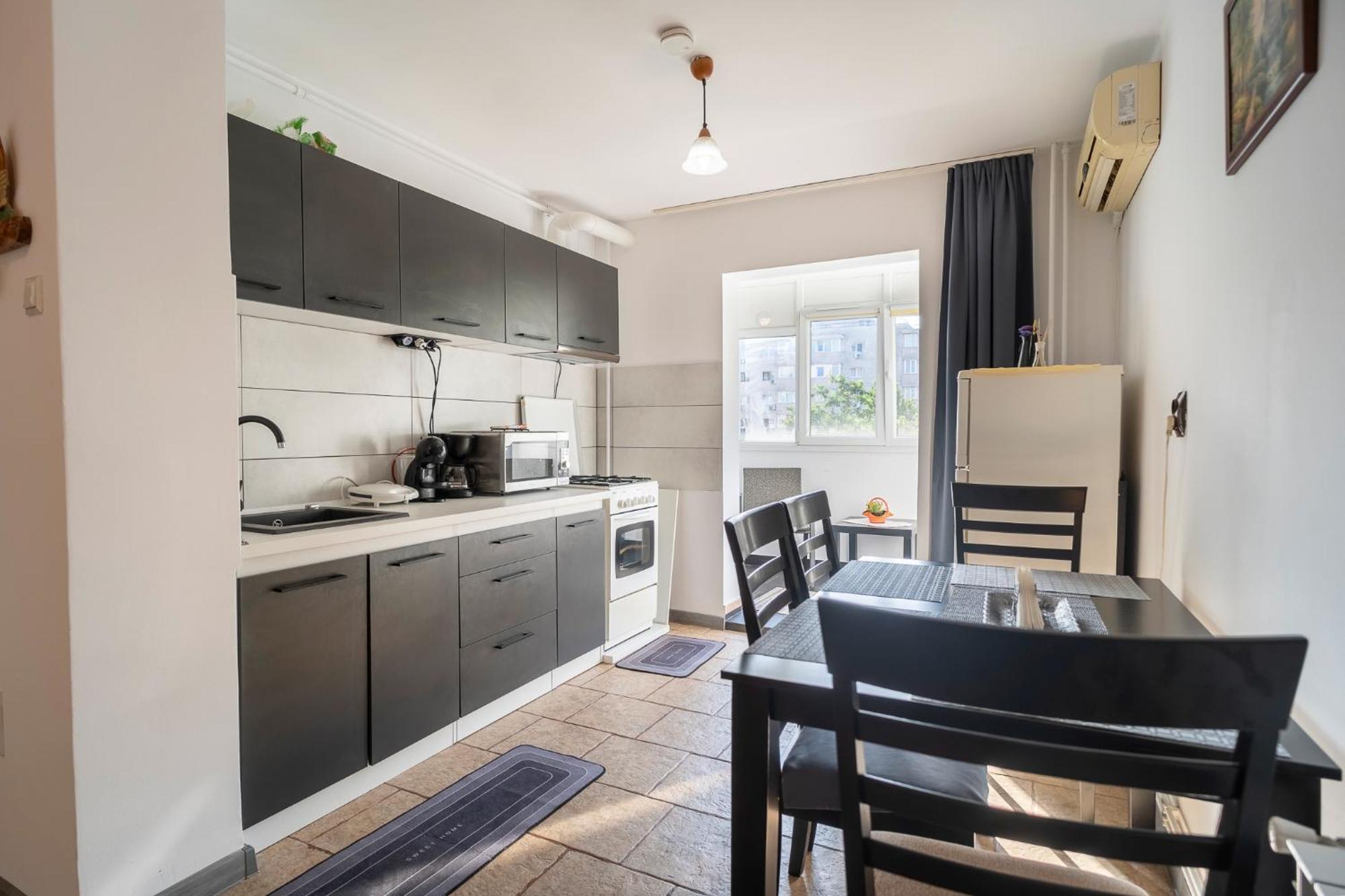Rustic & Spacious 3Br Apartment Bukarest Eksteriør billede
