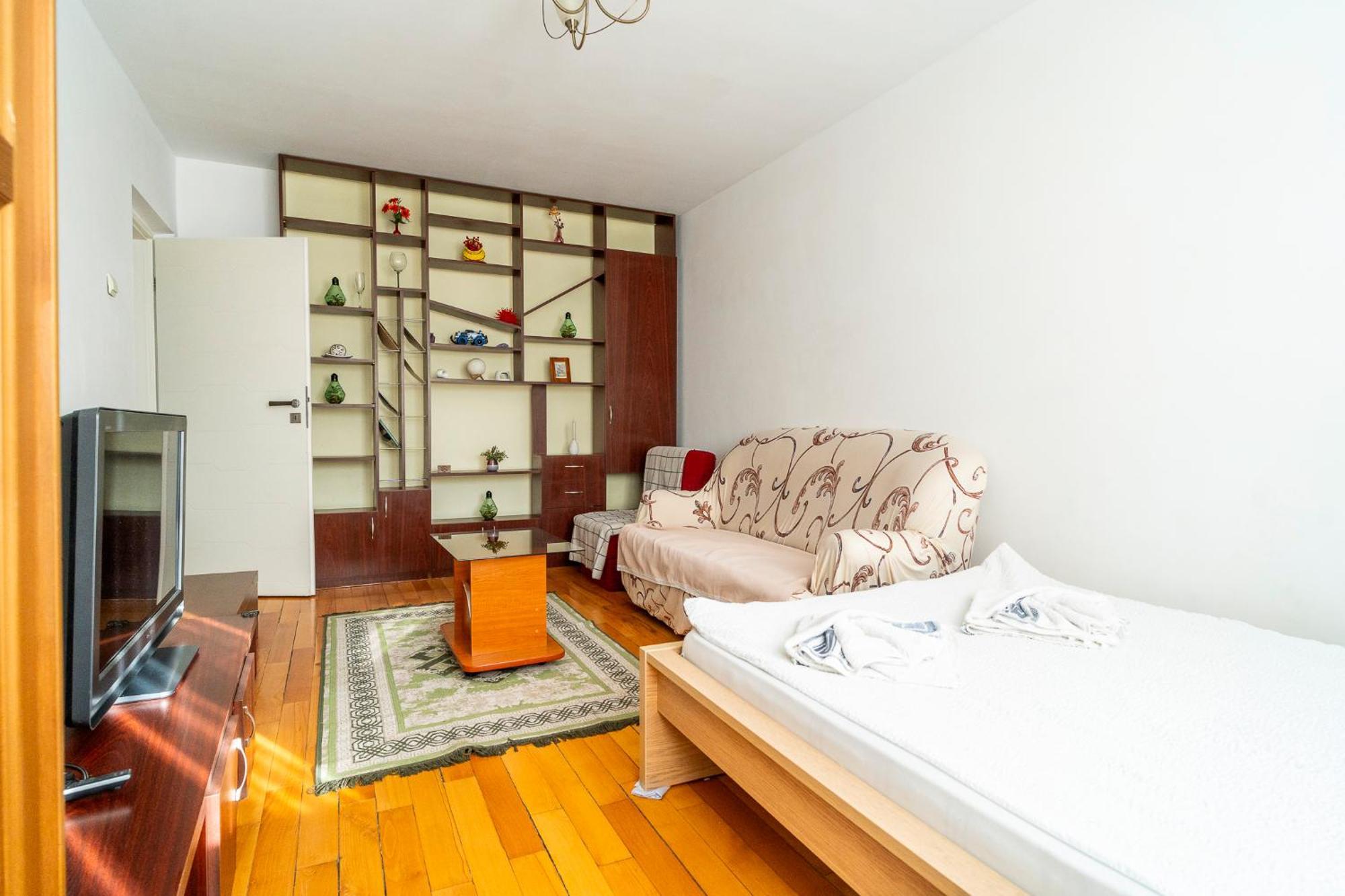 Rustic & Spacious 3Br Apartment Bukarest Eksteriør billede