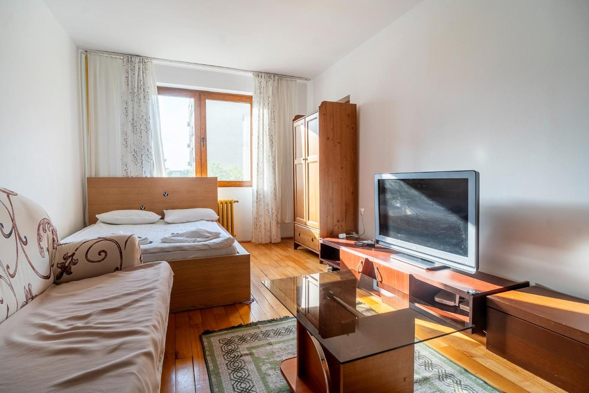 Rustic & Spacious 3Br Apartment Bukarest Eksteriør billede