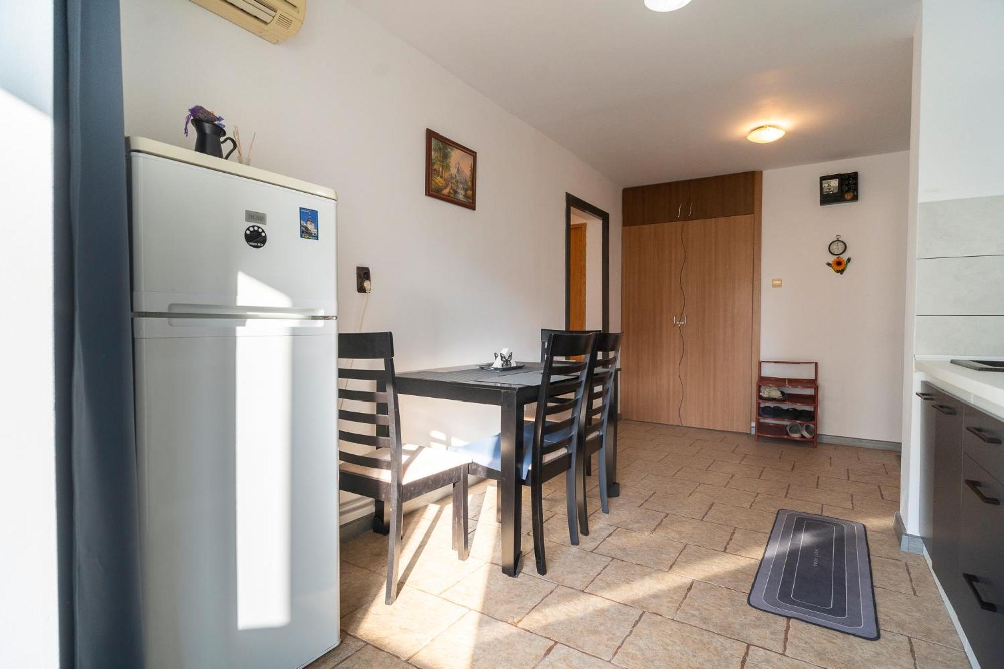 Rustic & Spacious 3Br Apartment Bukarest Eksteriør billede