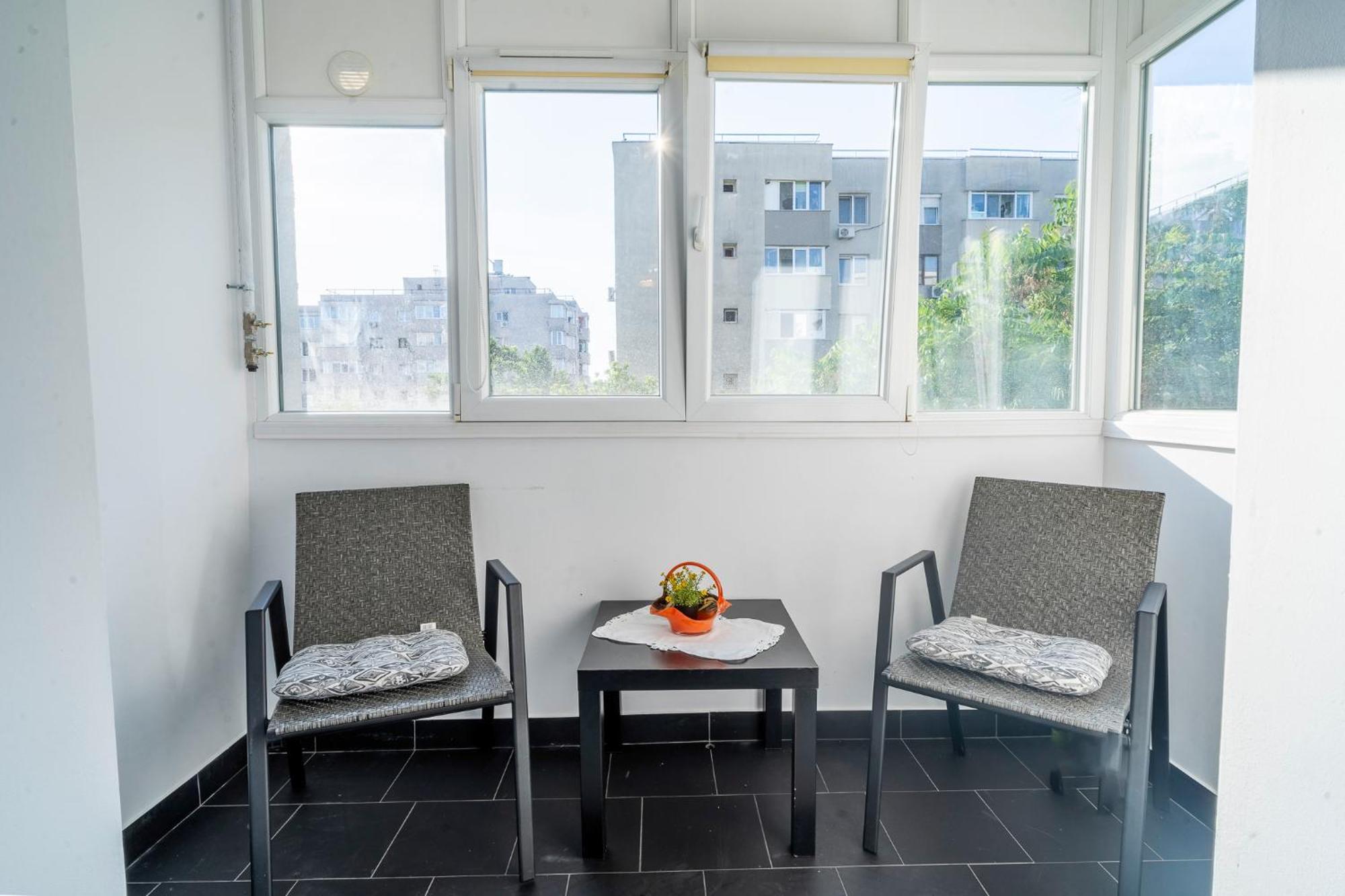 Rustic & Spacious 3Br Apartment Bukarest Eksteriør billede