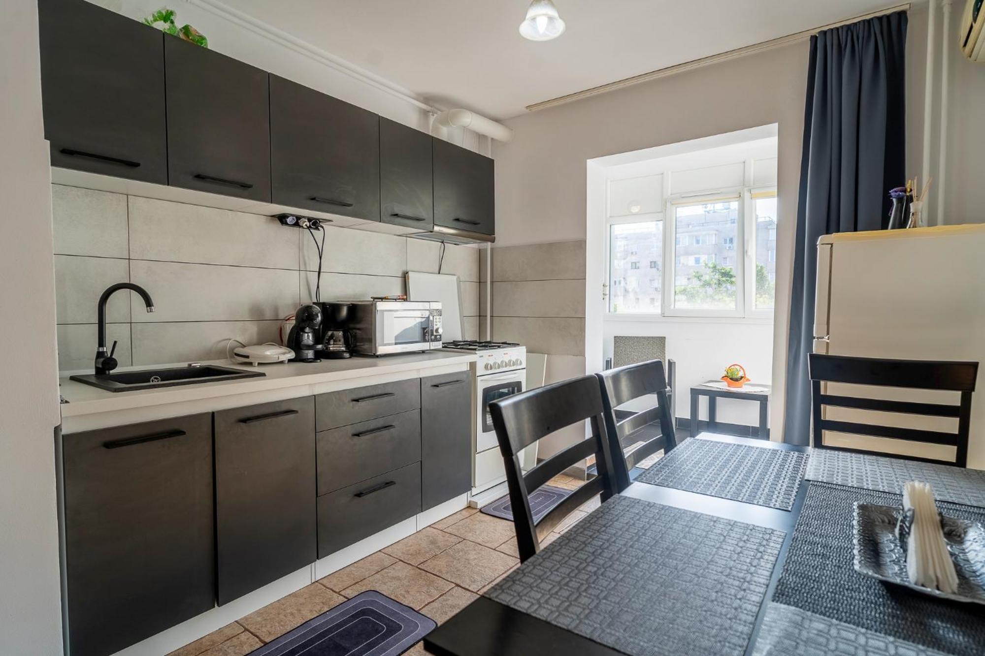 Rustic & Spacious 3Br Apartment Bukarest Eksteriør billede